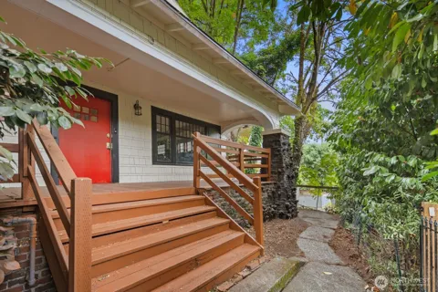 2109 Aurora Avenue