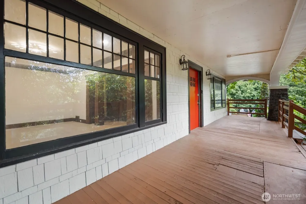 2109 Aurora Avenue Seattle, WA 98109