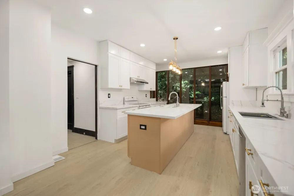 2109 Aurora Avenue Seattle, WA 98109