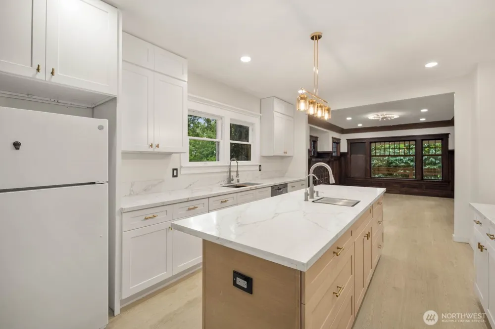 2109 Aurora Avenue Seattle, WA 98109