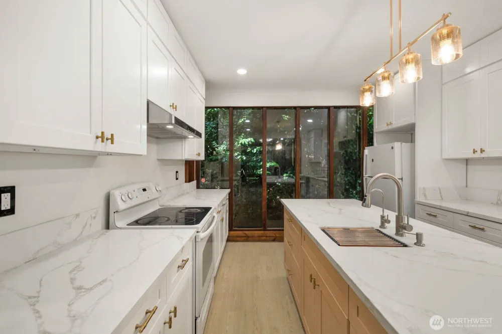 2109 Aurora Avenue Seattle, WA 98109