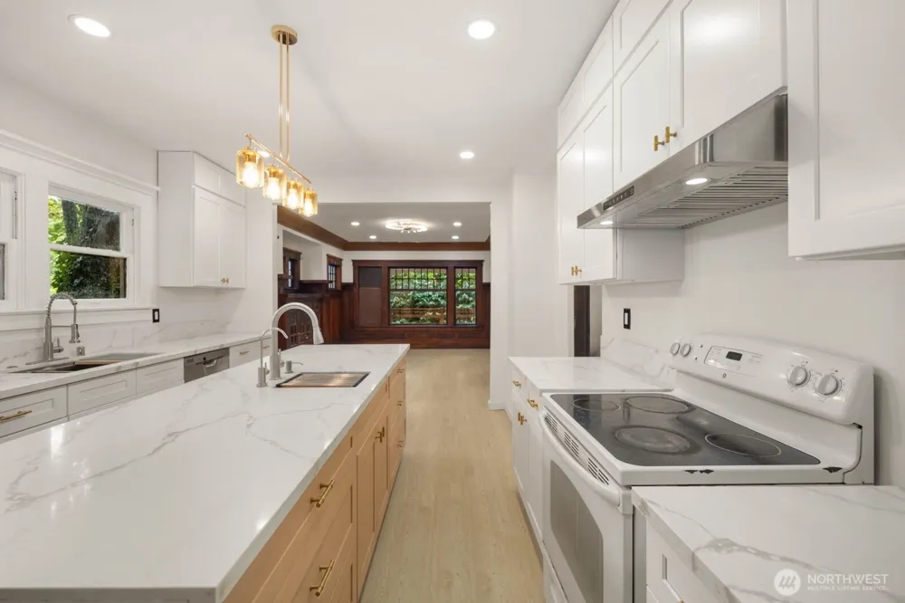 2109 Aurora Avenue Seattle, WA 98109