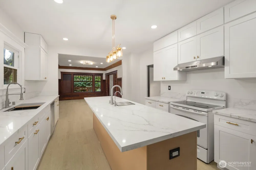 2109 Aurora Avenue Seattle, WA 98109