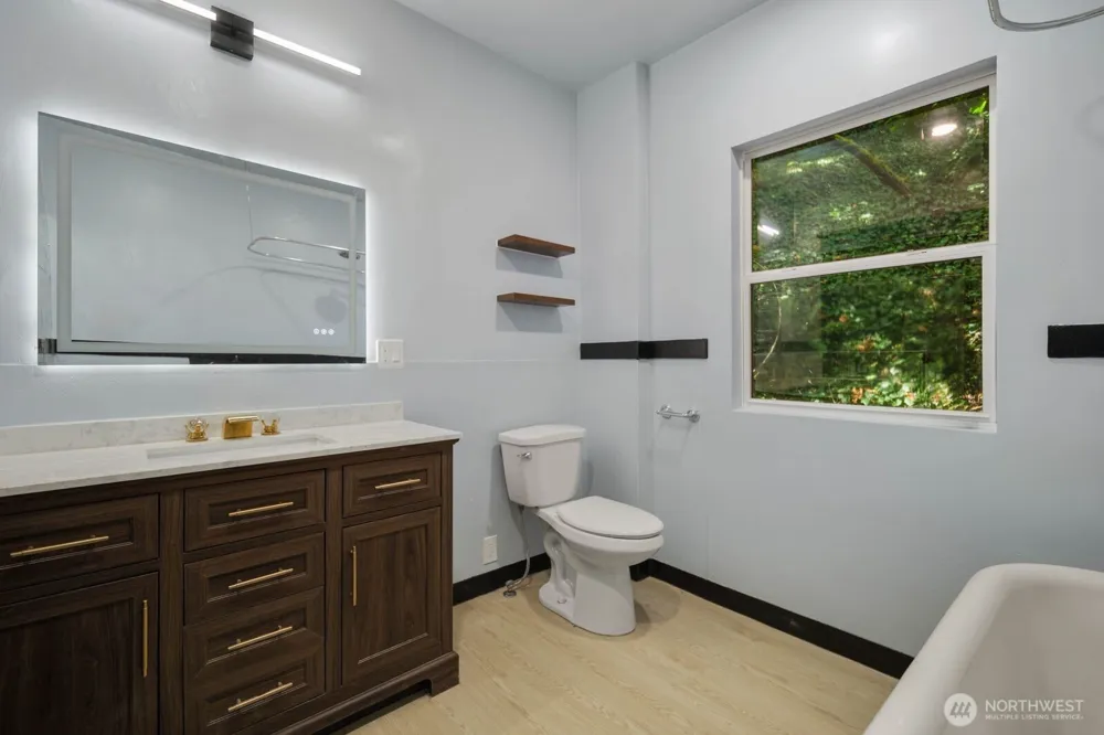 2109 Aurora Avenue Seattle, WA 98109