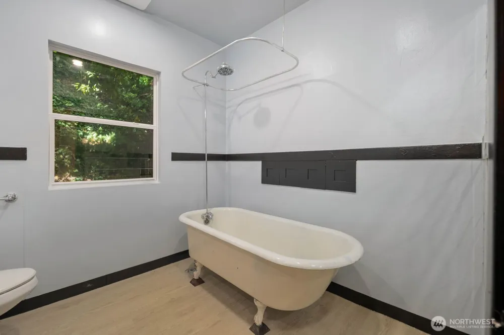 2109 Aurora Avenue Seattle, WA 98109