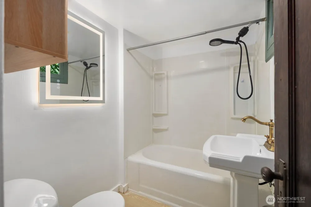 2109 Aurora Avenue Seattle, WA 98109