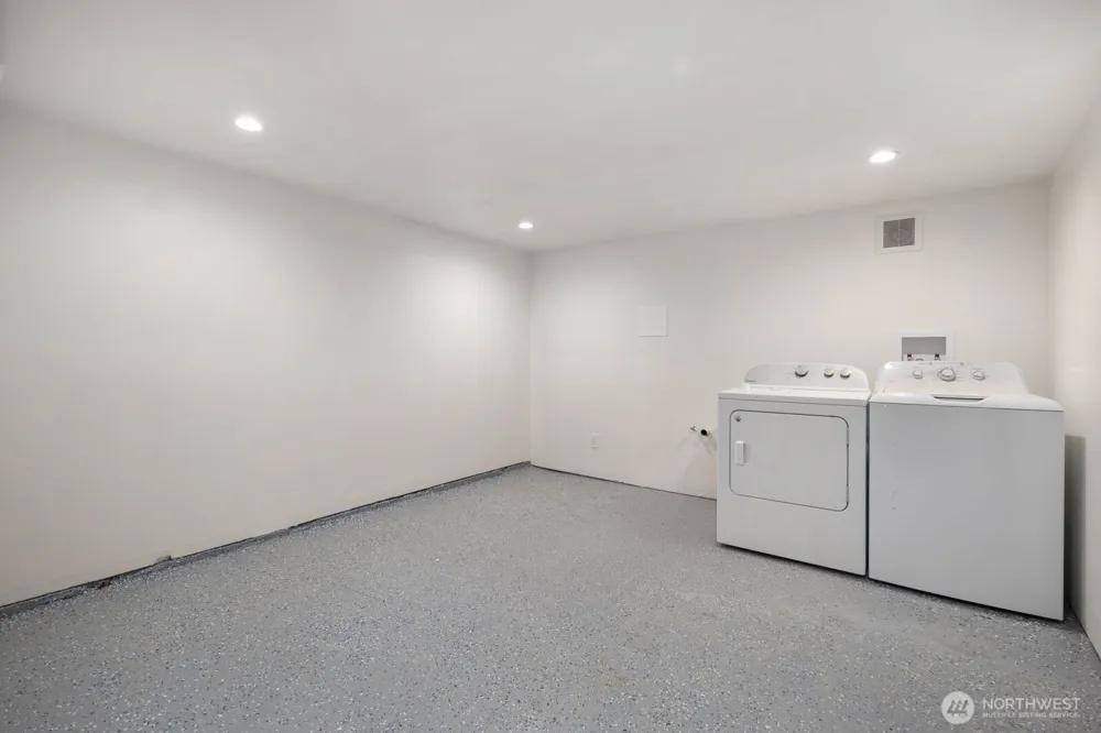 2109 Aurora Avenue Seattle, WA 98109