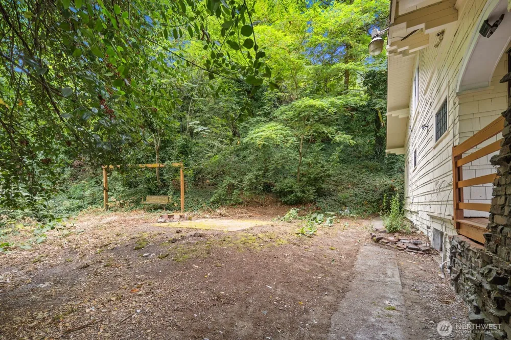 2109 Aurora Avenue Seattle, WA 98109