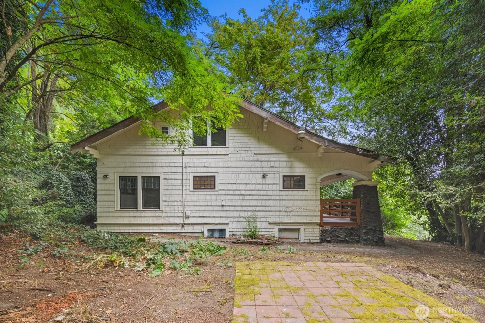 2109 Aurora Avenue Seattle, WA 98109