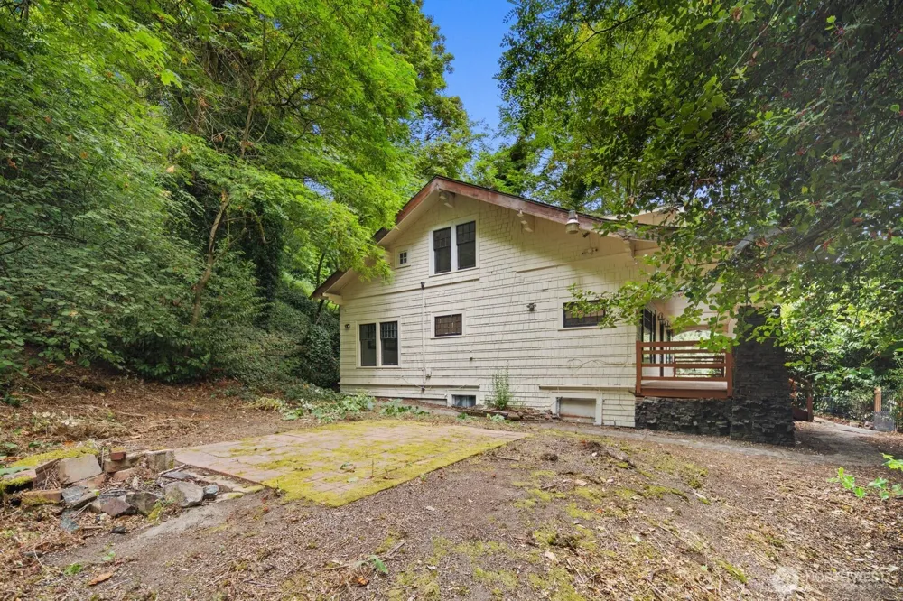 2109 Aurora Avenue Seattle, WA 98109
