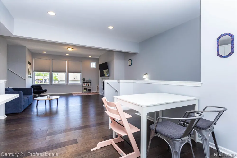 57 Kaprol Drive Troy City, MI 48098