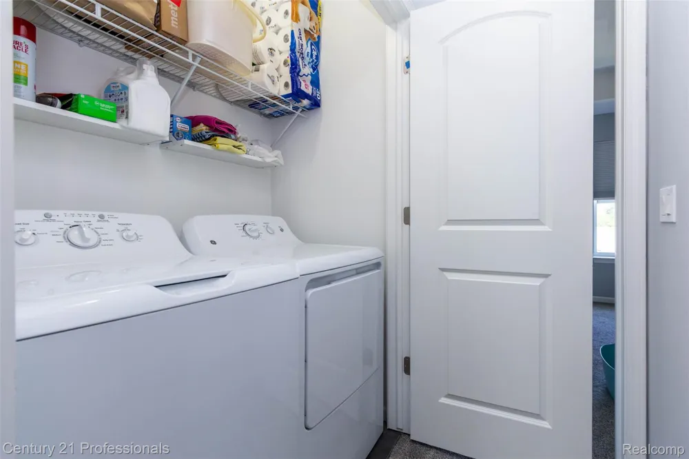 57 Kaprol Drive Troy City, MI 48098