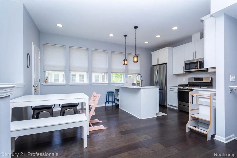 57 Kaprol Drive Troy City, MI 48098