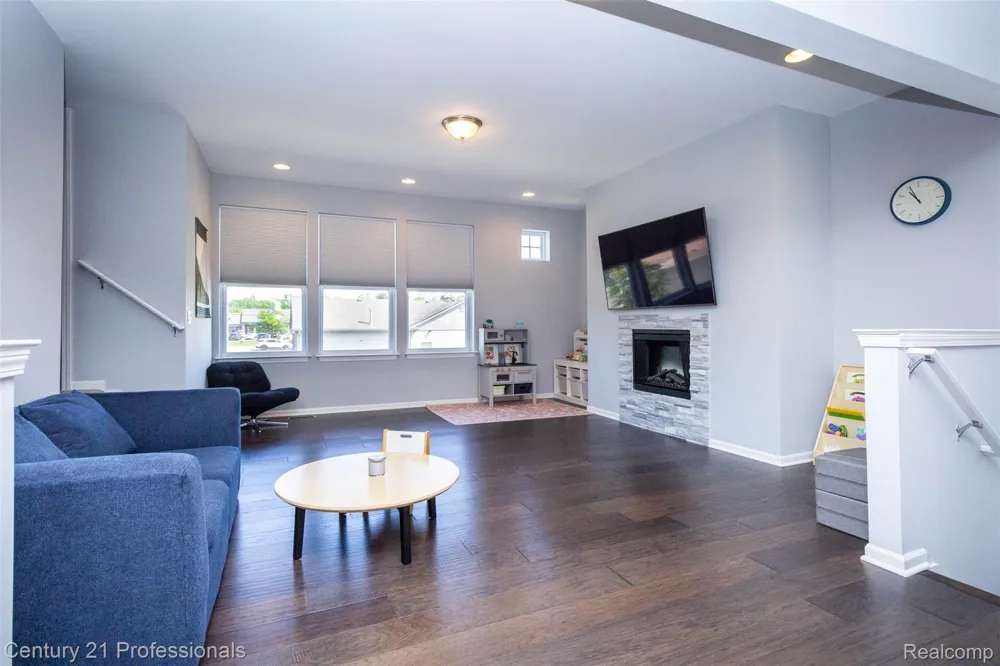 57 Kaprol Drive Troy City, MI 48098