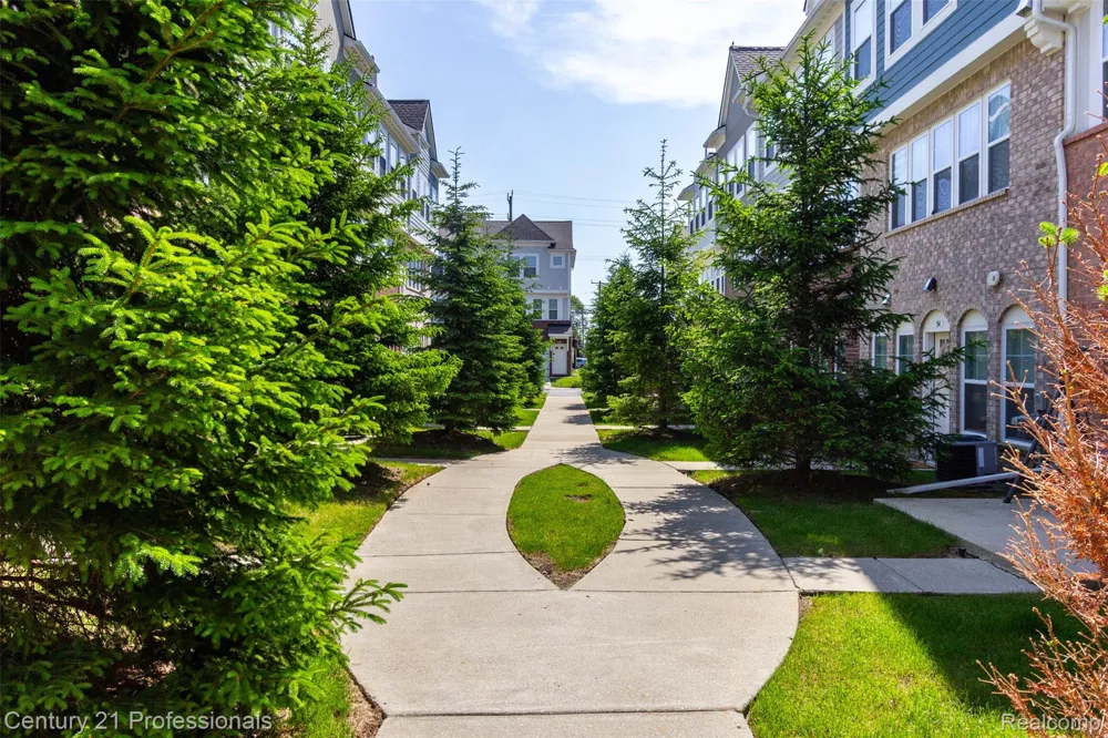 57 Kaprol Drive Troy City, MI 48098