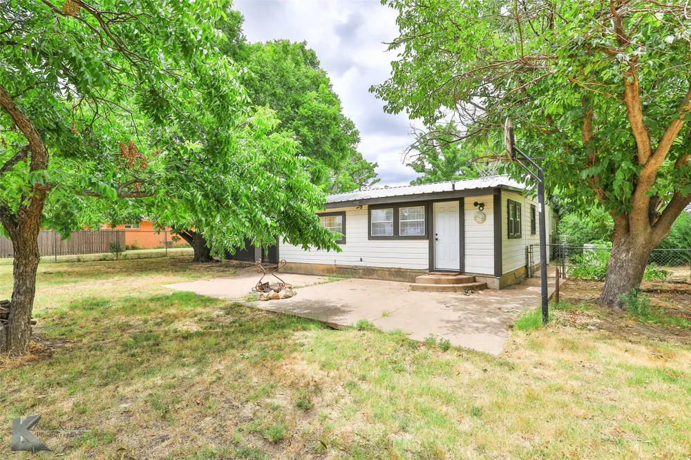 609 Sunset Drive Clyde, TX 79510