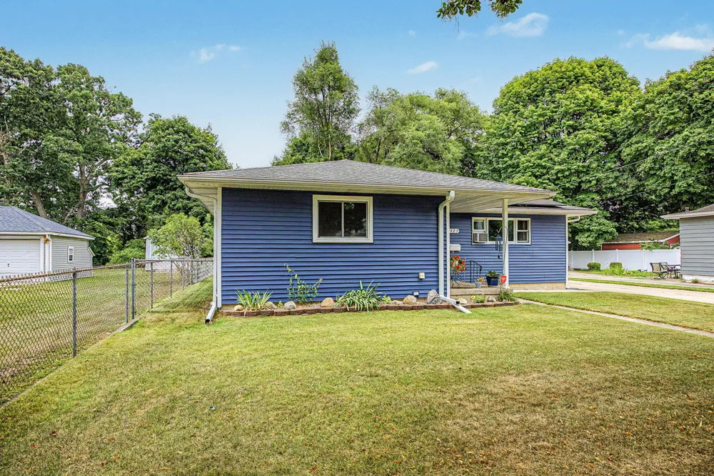 427 Bates Street Jackson, MI 49202