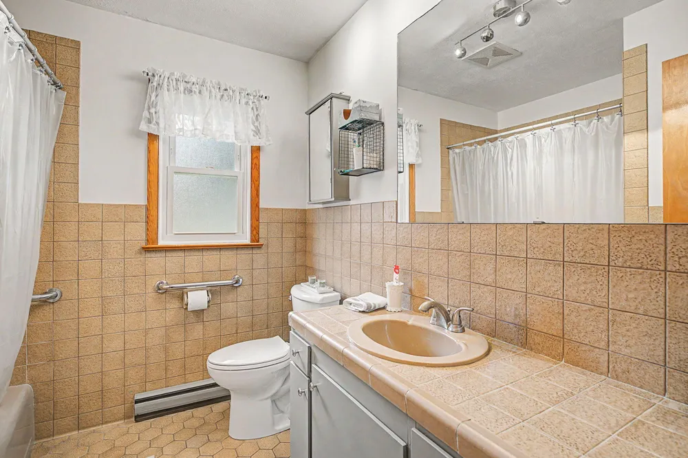 427 Bates Street Jackson, MI 49202