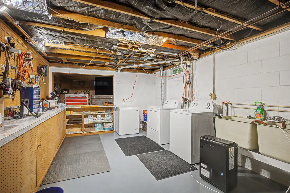 427 Bates Street Jackson, MI 49202