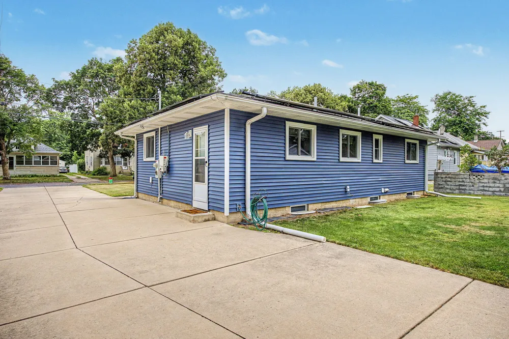 427 Bates Street Jackson, MI 49202