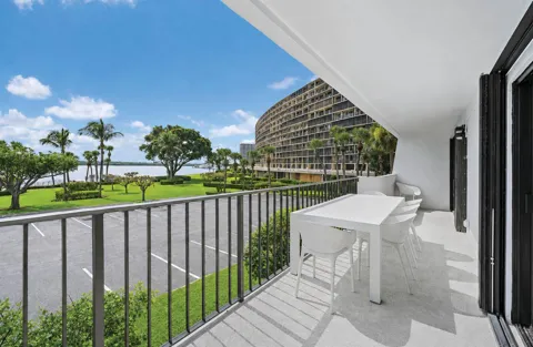 1208 MARINE WAY #G13
