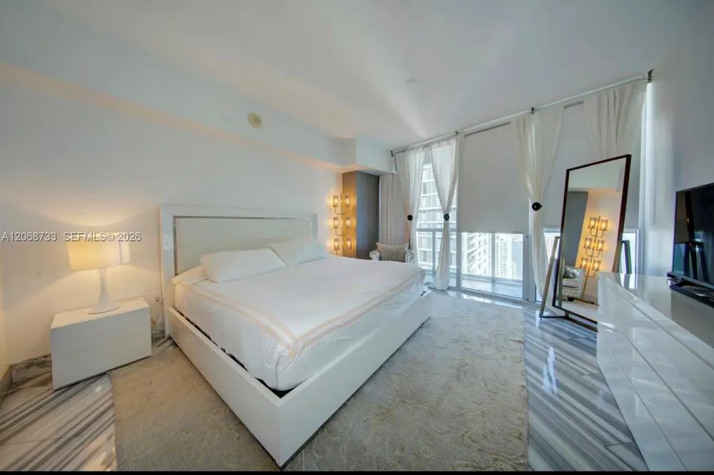 485 Brickell Ave #4711 Miami, FL 33131