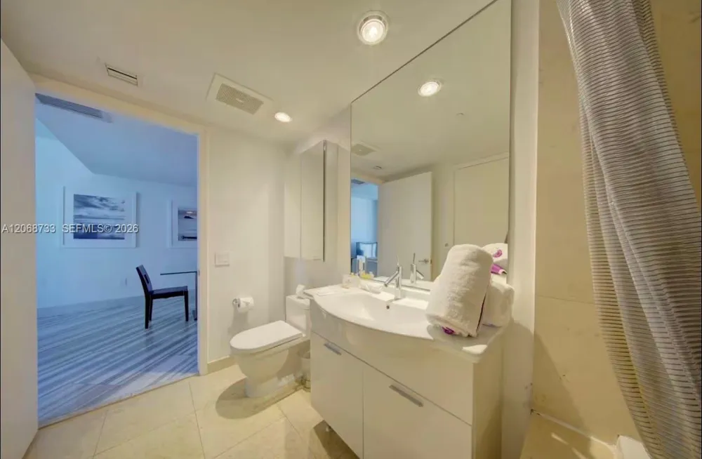 485 Brickell Ave #4711 Miami, FL 33131