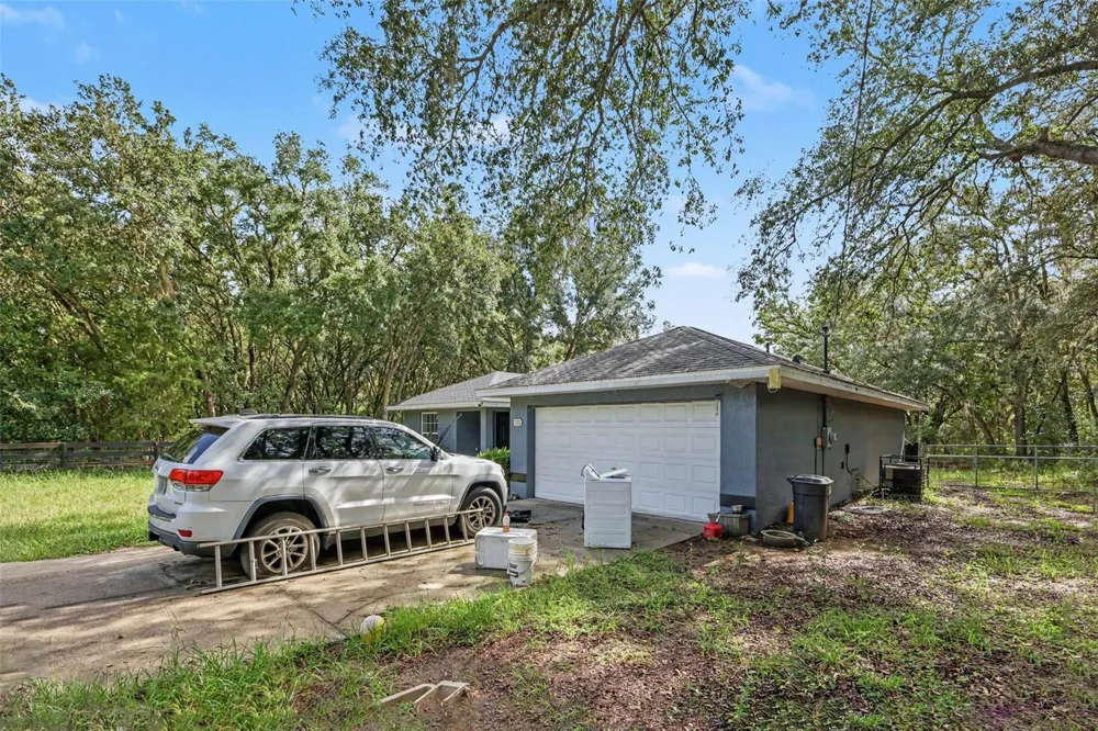 135 FISHER WAY TRAIL Ocklawaha, FL 32179
