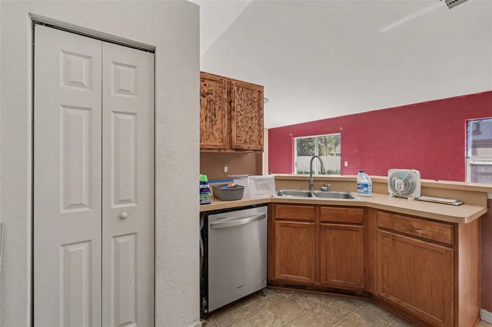 135 FISHER WAY TRAIL Ocklawaha, FL 32179