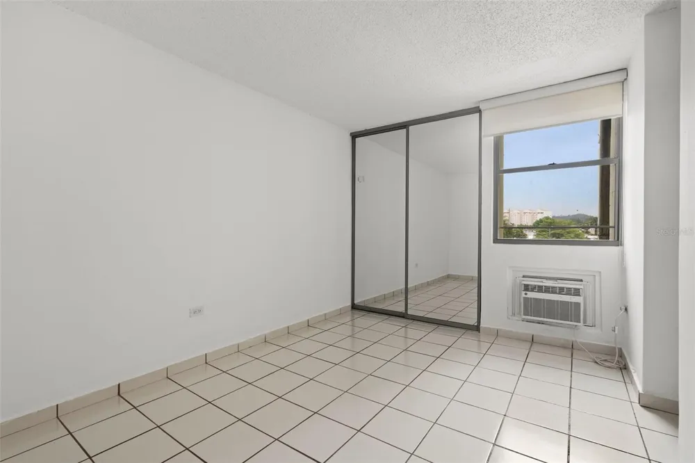 37 Atrium Park CALLE REGINA MEDINA #C-604 Guaynabo, PR 00969
