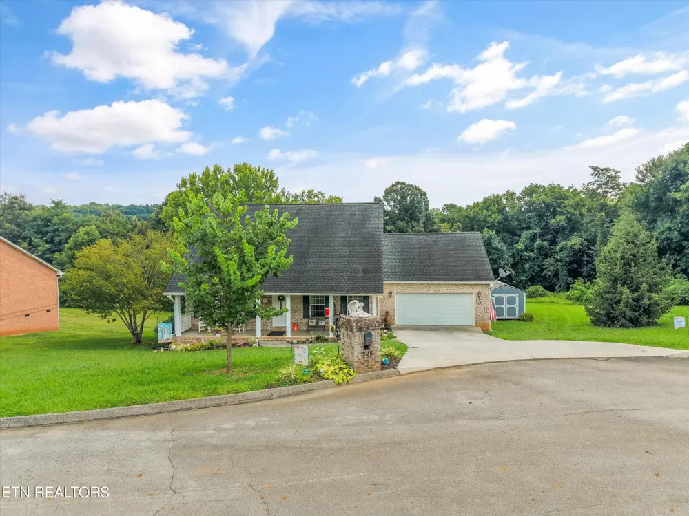 225 Hillsborough Lane Lenoir City, TN 37772