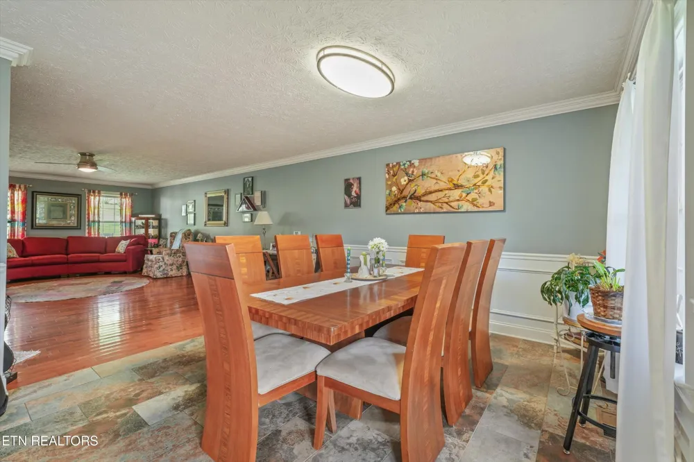 225 Hillsborough Lane Lenoir City, TN 37772