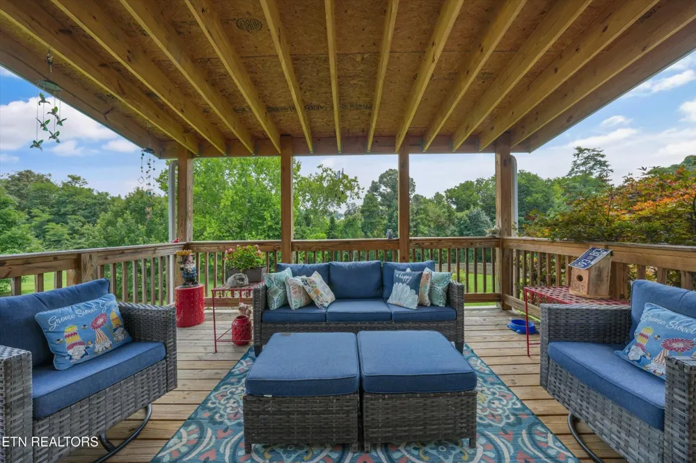 225 Hillsborough Lane Lenoir City, TN 37772