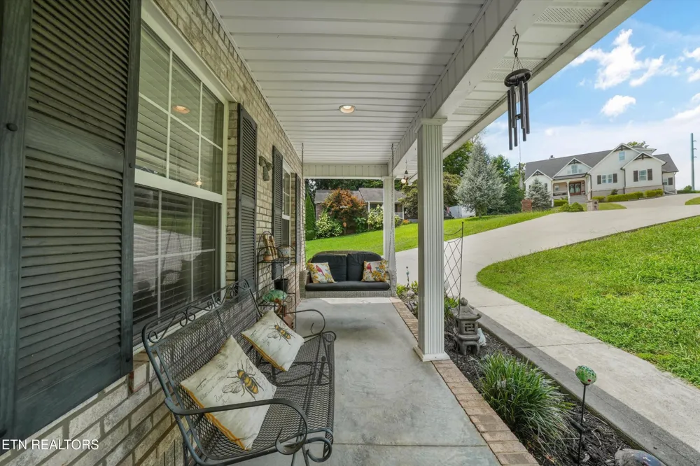 225 Hillsborough Lane Lenoir City, TN 37772