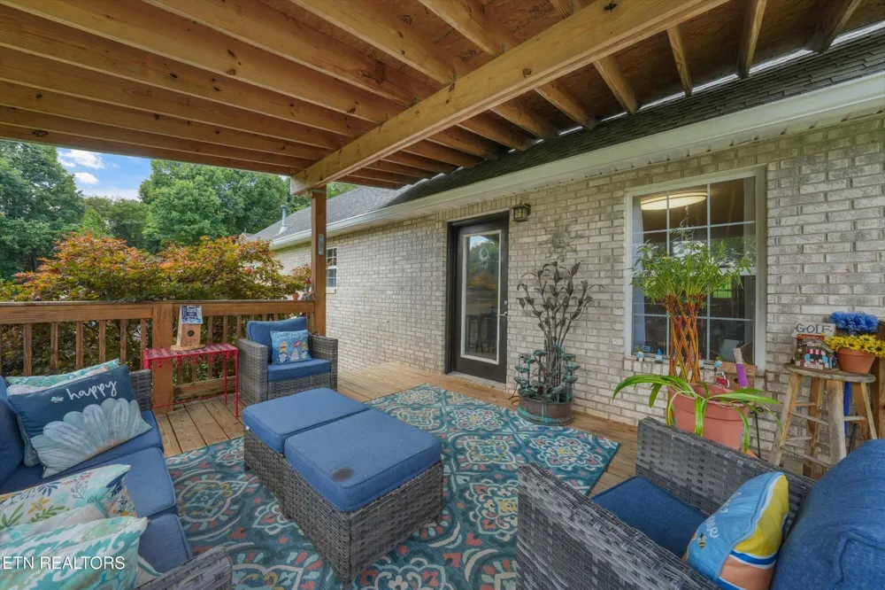 225 Hillsborough Lane Lenoir City, TN 37772