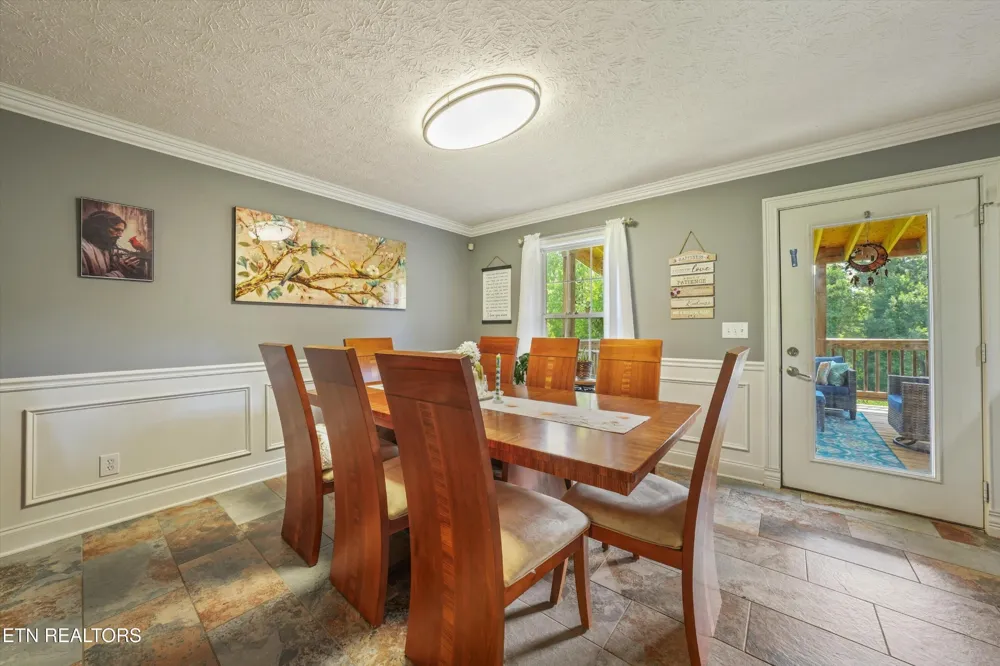 225 Hillsborough Lane Lenoir City, TN 37772