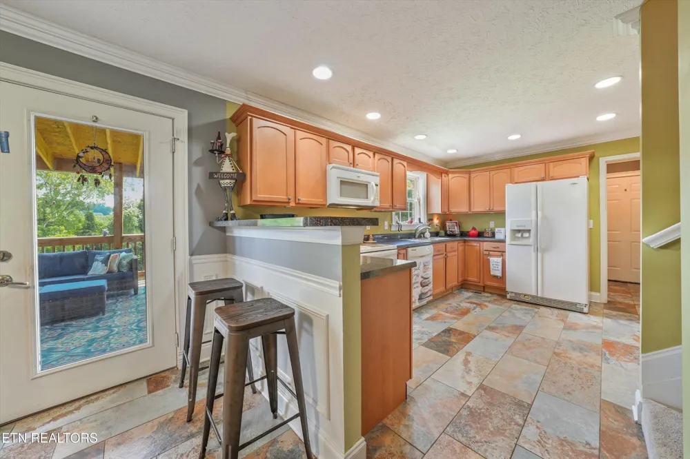 225 Hillsborough Lane Lenoir City, TN 37772