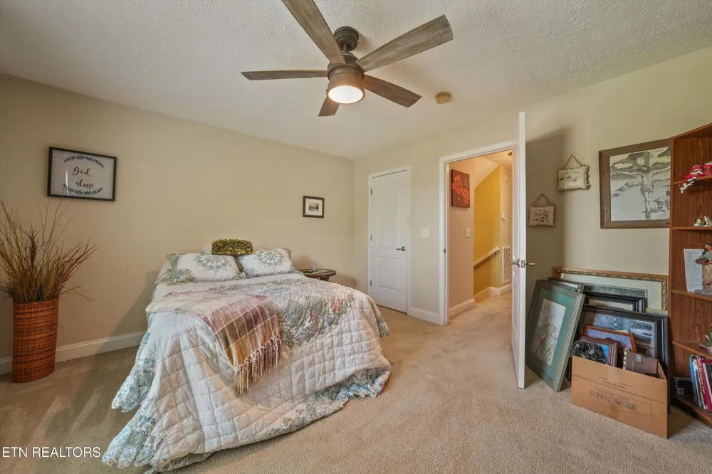 225 Hillsborough Lane Lenoir City, TN 37772