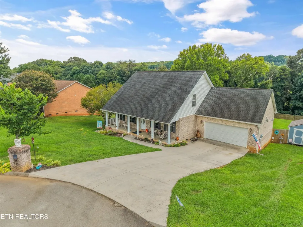 225 Hillsborough Lane Lenoir City, TN 37772