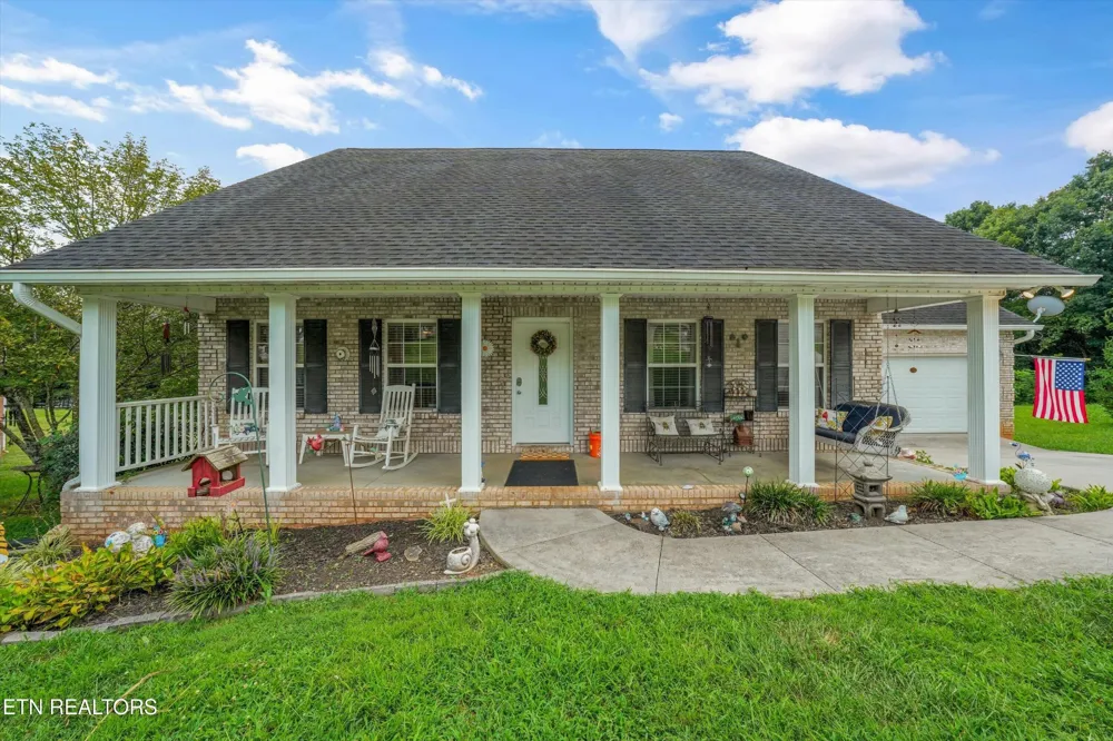 225 Hillsborough Lane Lenoir City, TN 37772