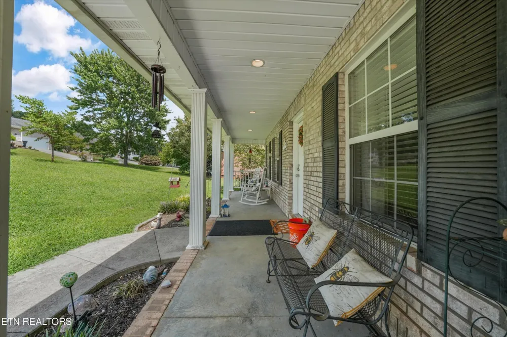 225 Hillsborough Lane Lenoir City, TN 37772