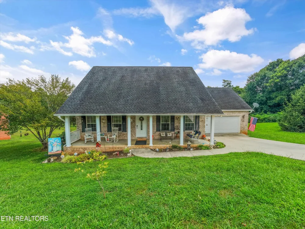 225 Hillsborough Lane Lenoir City, TN 37772