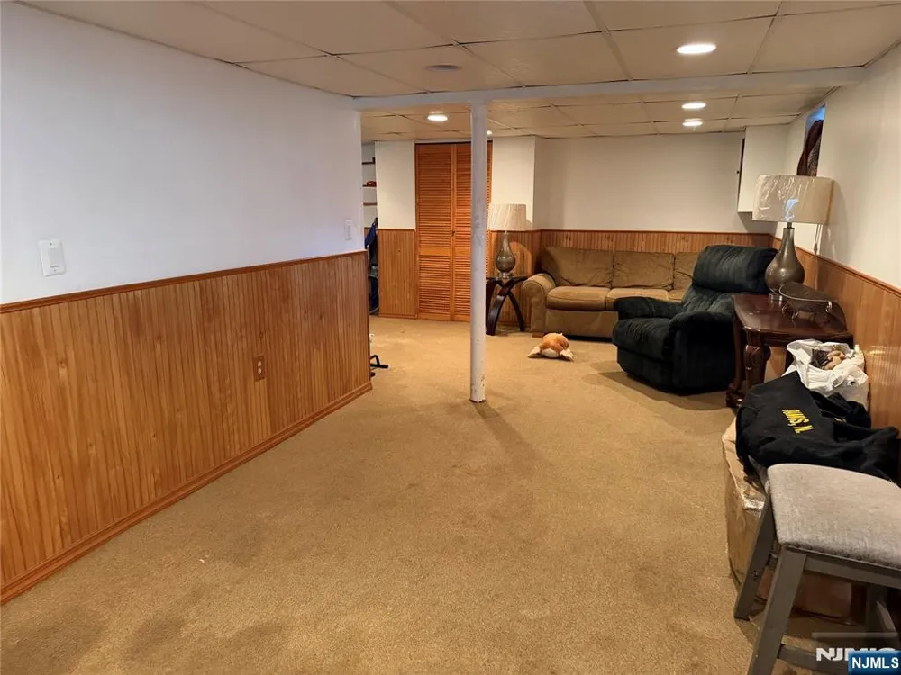 296 E 6th Clifton, NJ 07011