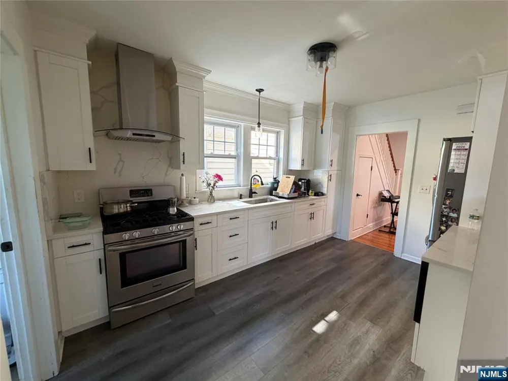 296 E 6th Clifton, NJ 07011