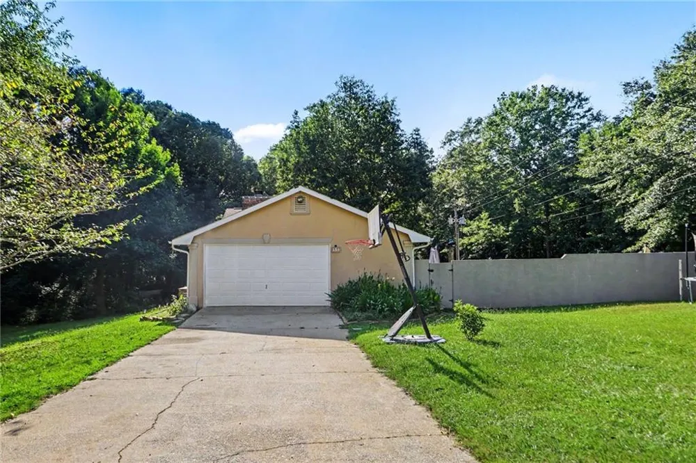 150 Aspen Lake Drive E Newnan, GA 30263