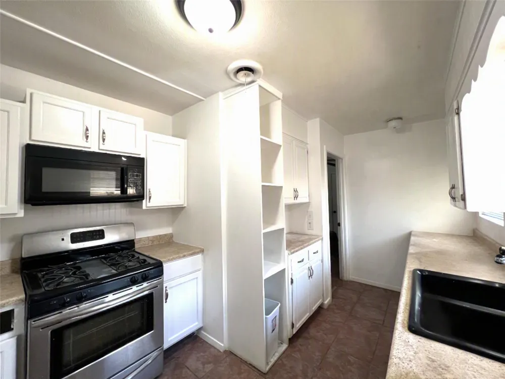410 Rosalee Henrietta, TX 76365