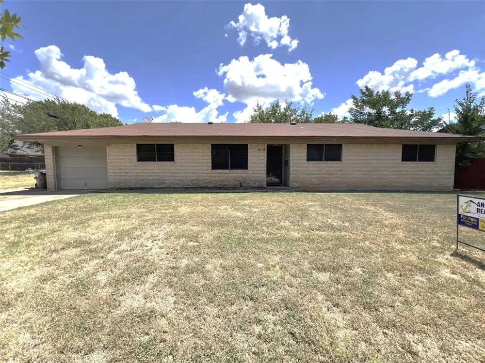 410 Rosalee Henrietta, TX 76365