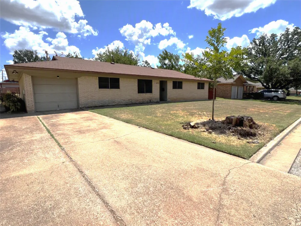 410 Rosalee Henrietta, TX 76365