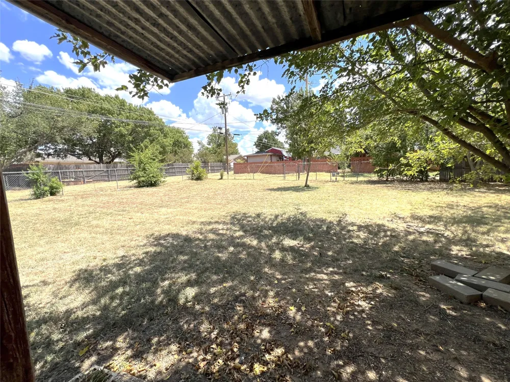 410 Rosalee Henrietta, TX 76365