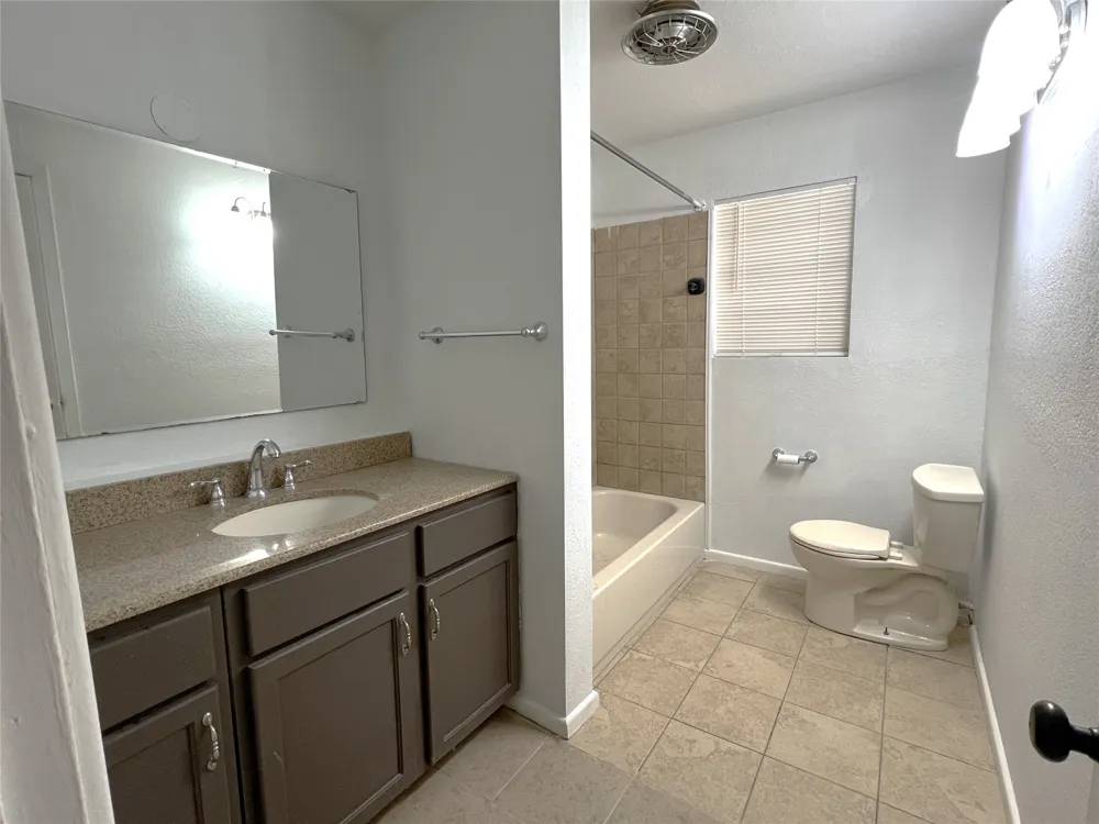 410 Rosalee Henrietta, TX 76365
